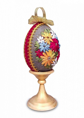 Яйцо пасхальное ручной работы (Полевые цветы). Лен с красно-золотой окантовкой