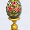 Яйцо пасхальное (Розы)  Ручной работы. На темно-серой ткани с  золотой окантовкой