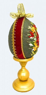 Яйцо пасхальное (Полевые цветы)  Ручной работы. На темно-серой ткани с  красно-золотой окантовкой